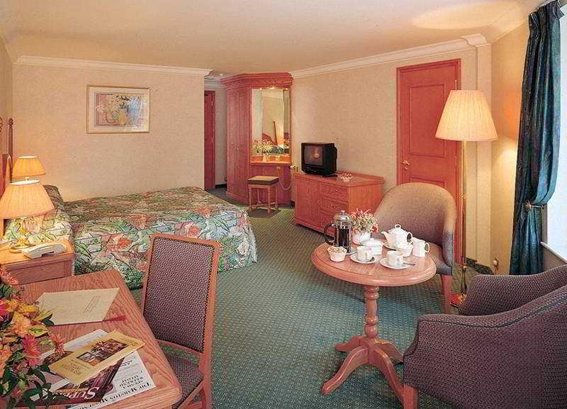 Coulsdon Manor Hotel And Golf Club Croydon Buitenkant foto