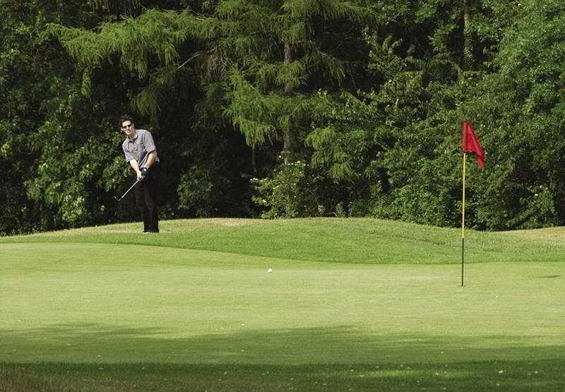 Coulsdon Manor Hotel And Golf Club Croydon Buitenkant foto
