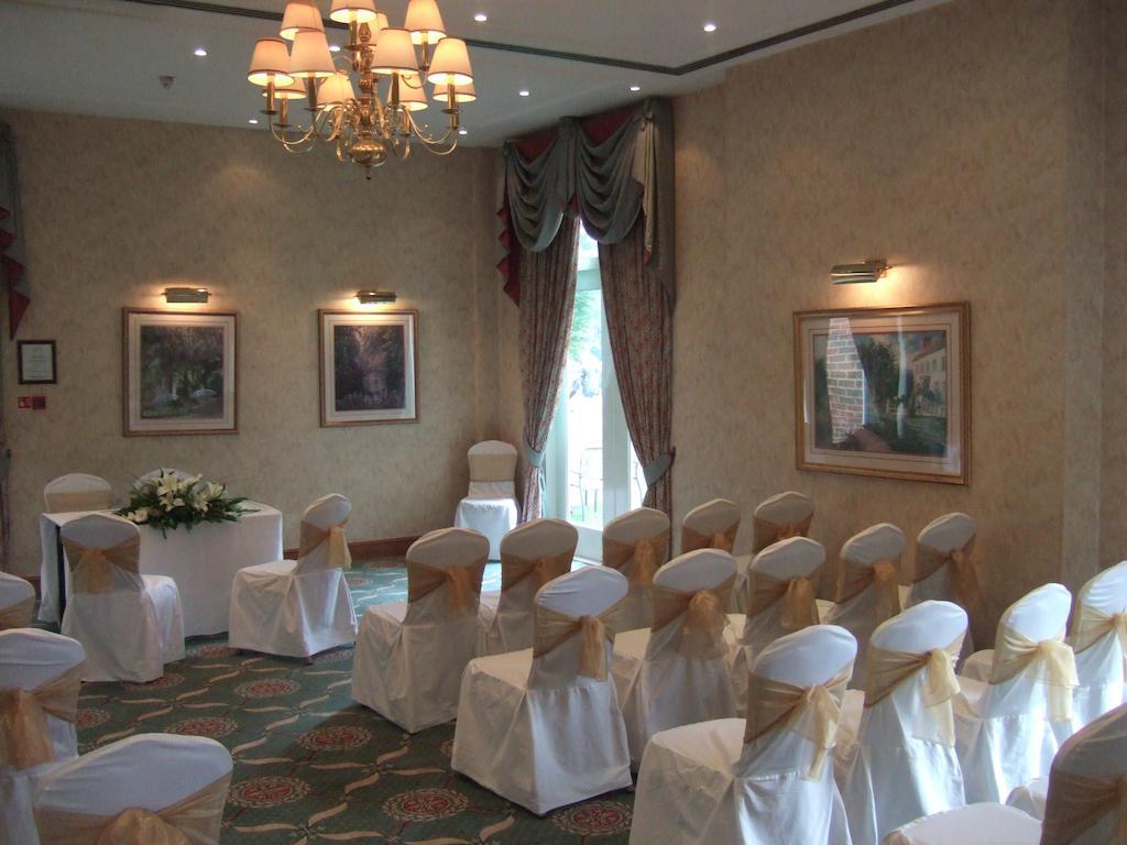 Coulsdon Manor Hotel And Golf Club Croydon Buitenkant foto